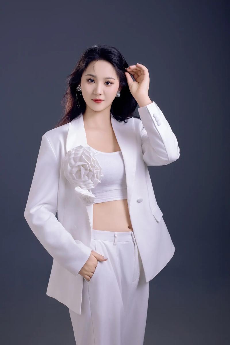 礼服定制：时尚与个性的完美结合